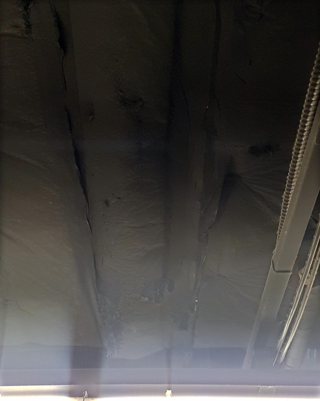 The ceiling where the problematic cement pieces had fallen from at the Newcore Department Store in Gangnam (Yonhap)