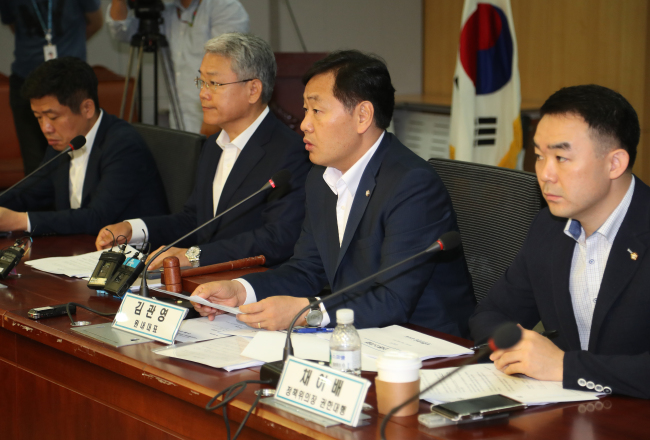 바른미래당 김관영 원내대표가 26일 오전 국회 의원회관에서 열린 의원총회에서 발언하고 있다.[사진=연합뉴스]
바른미래당 김관영 원내대표가 26일 오전 국회 의원회관에서 열린 의원총회에서 발언하고 있다.[사진=연합뉴스]