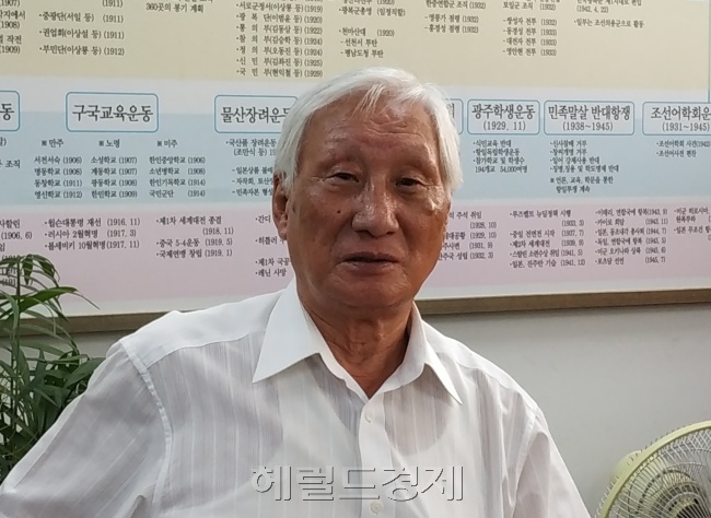 수원 광복회 경기지부 사무실에서 만난 염낙원(82) 지부장. [사진=김성우 기자/zzz@heraldcorp.com]
