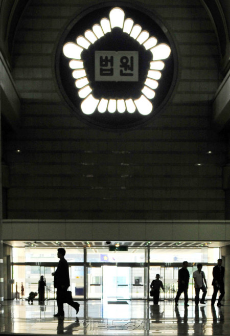 법원이 형사 재판에서도 전자소송을 도입하기로 하면서 재판 효율성이 향상되고 피고인의 방어권 보장이 강화될 거란 전망이 나온다. [사진=헤럴드경제DB]