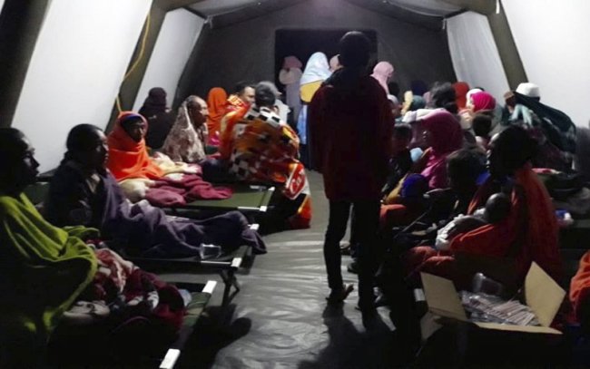 People affected by the earthquake rest at a temporary shelter in Lombok, Indonesia, Sunday, Aug. 5. (AP)