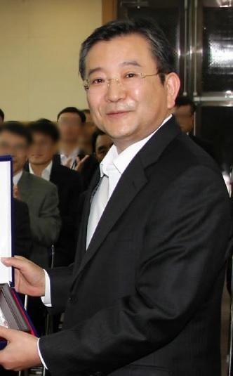 여성단체가 별장 성접대 의혹 사건으로 무혐의 처분을 받은 김학의 전 법무부 차관에 대해 뇌물이 아닌 성폭력 사건으로 재수사를 받아야 한다고 촉구해 귀추가 주목된다. [사진=연합뉴스]
