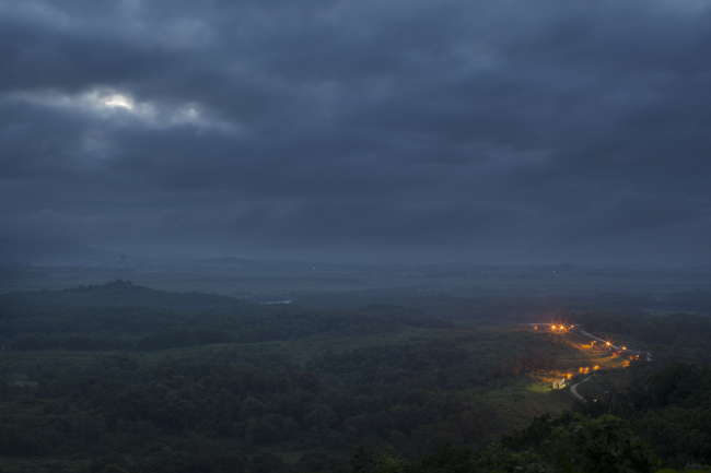 This photo taken on July 24 shows the unlighted Kaesong Industrial Complex on the North Korean side of the demilitarized zone, while the South Korean side of the border remains lighted. (Yonhap)