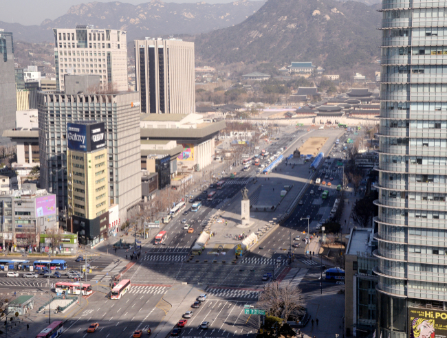 Seoul's central city area near the Gyeongbokgung Palace. (Park Hyun-koo/The Korea Herald)