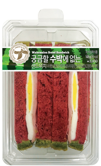 이마트24가 업계 최초로 수박을 콘셉트로 한 샌드위치를 출시했다. 사진은 이번에 새롭게 출시된 ‘궁금할 수박에 없는 샌드위치’.