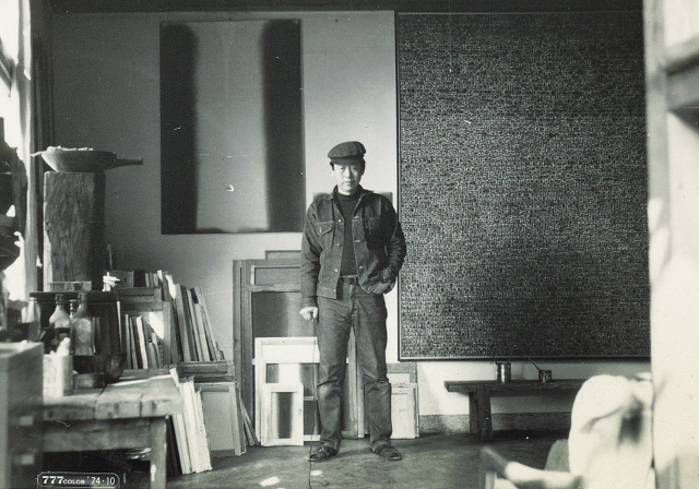 윤형근, 청다색 Umber-Blue, 1978, 마포에 유채, 270x141cm.