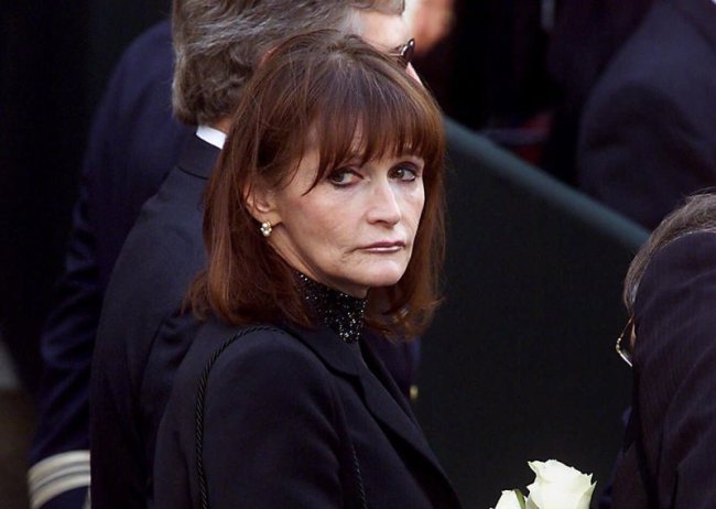 In this Oct. 3, 2000 file photo, actress Margot Kidder, who dated former Prime Minister Pierre Trudeau, arrives for his funeral at Notre-Dame Basilica in Montreal. (AP)