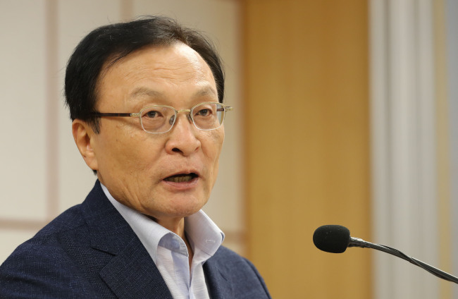 더불어민주당 이해찬 당대표 후보가 9일 오후 국회 의원회관에서 열린 기자간담회에서 질문에 답하고 있다. (사진=연합뉴스)