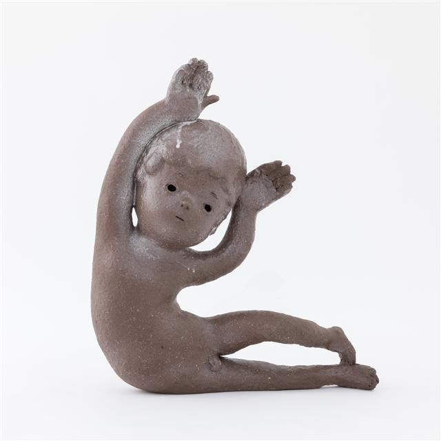 오타니 워크숍, Boy, 2018. Ceramic. 47.5 × 57.5 × 18.5 cm ⓒ 2018 Otani Workshop/Kaikai Kiki Co., Ltd. 	 [제공=갤러리 페로탕]