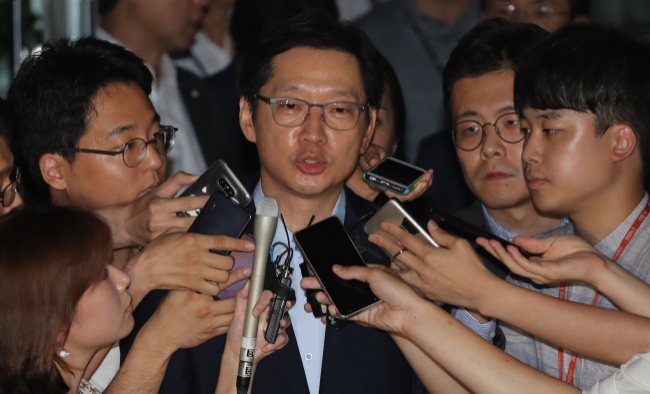 South Gyeongsang Province Gov. Kim Kyoung-soo speaks to reporters after leaving the special counsel`s office in Seoul on Friday. (Yonhap)
