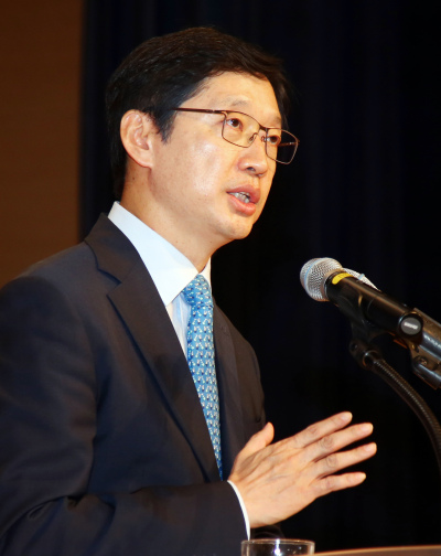 15일 창원시 의창구 경남도청 신관 대강당에서 열린 제72주년 광복절 경축식에서 김경수 경남도지사가 경축사하고 있다. [사진=연합뉴스]