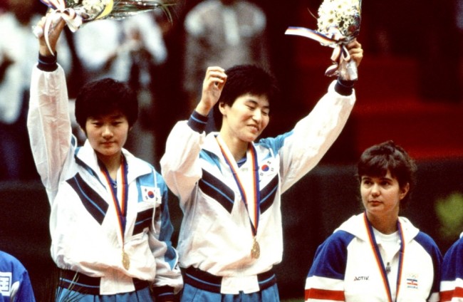 Hyun Jung-hwa (right) and Li Pun-hui (left)at the 1991 World Championships in Chiba, Japan.  (Provided by Hyun Jung-wha)