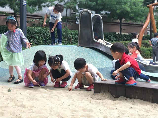강동구 보람어린이공원 창의어린이놀이터(왼쪽), 중랑구 중화리 창의어린이놀이터. [제공=서울시]