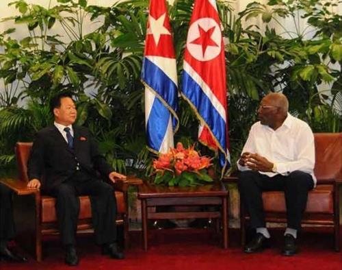 A photo captured from the Prensa Latina News Agency on Aug. 17, 2018, shows North Korea's Choe Ryong-hae (L) visiting Cuba. (Yonhap)
