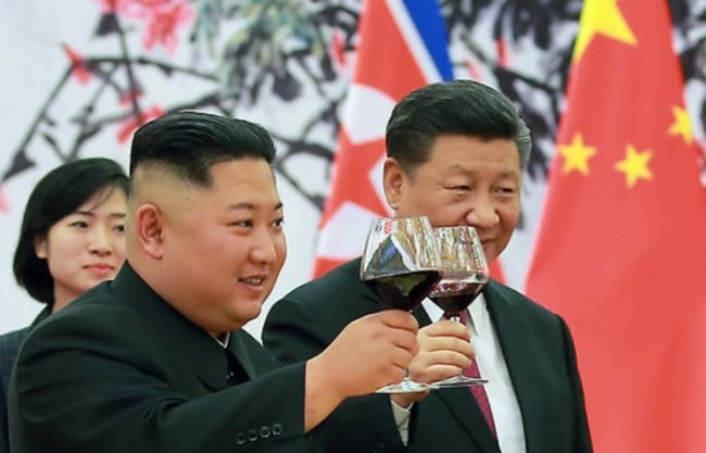 Chinese President Xi Jinping and North Korean leader Kim Jong-un. (Yonhap)