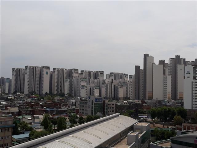 청량리역 인근 아파트 단지 모습.