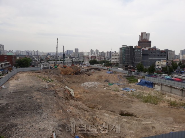 동대문구 청량리4구역(청량리역 롯데캐슬SKY-L65) 공사 현장 모습 [사진=헤럴드경제]