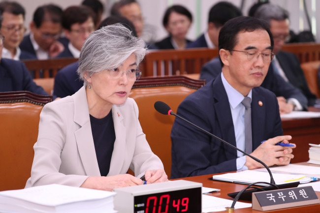 Foreign Minister Kang Kyung-wha(left) and Unification Minister Cho Myung-kyun. Yonhap