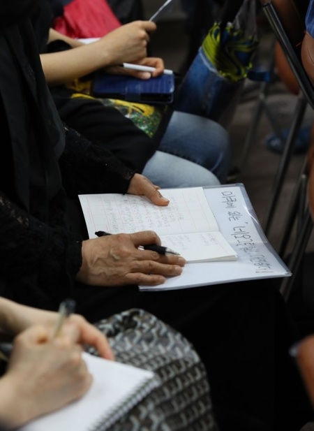 [설명=제약사들이 의사들에게 판촉물 제공을 금지하고 학술행사에서 펜과 메모지만 제공하기로 했다.]