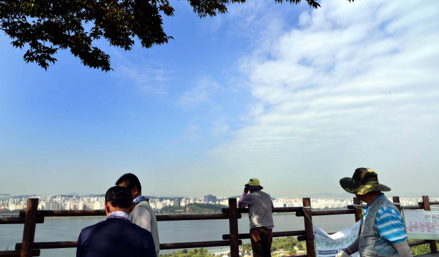 태풍 전야, 맑은 하늘