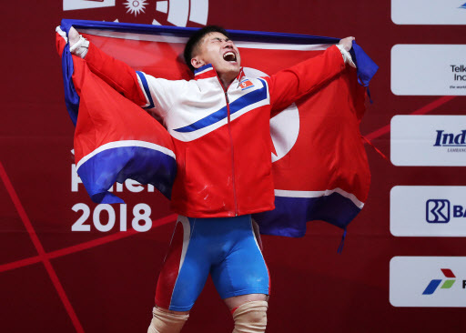 In this file photo taken on Aug. 22, 2018, North Korea's O Kang-chol celebrates his gold medal in the men's 69kg weightlifting division at the 18th Asian Games in Jakarta. (Yonhap)