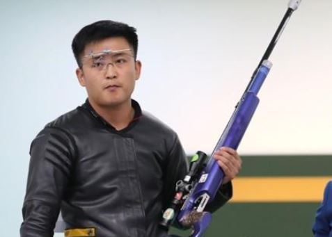North Korean shooter Pak Myong-won competes in the men's 10-meter running target mixed competition at the 18th Asian Games, in Palembang, Indonesia, on Aug. 25, 2018. (Yonhap)
