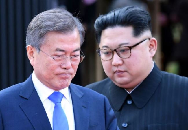 South Korean President Moon Jae-in, left, and North Korean leader Kim Jong-un (AFP)
