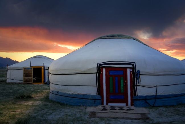 Mongolian Ger (@berndthaller https://pxhere.com/en/photographer/603899)