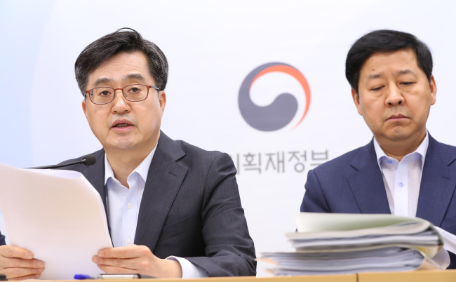 Finance Minister Kim Dong-yeon holds a briefing on next year's budget bill at the government complex in Sejong on Aug. 24. Yonhap