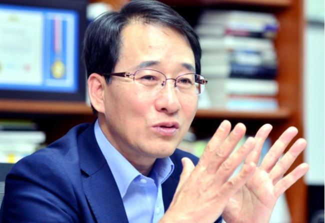 Rep. Lee Won-wook of the ruling Democratic Party (Park Hyun-koo/The Korea Herald)