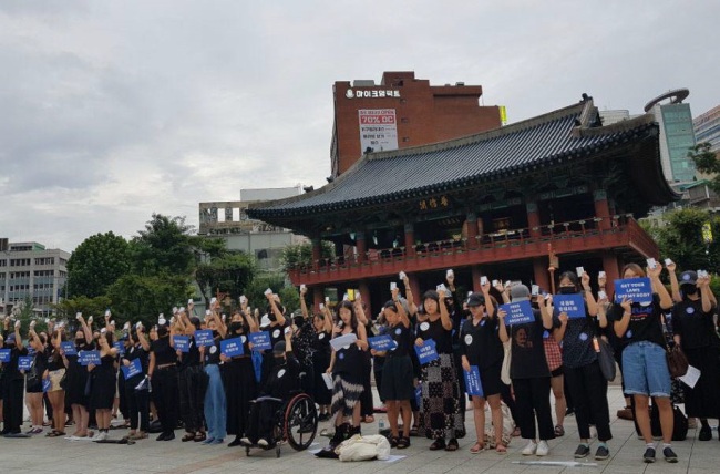 A group of South Korean women protest the current abortion ban in the country in central Seoul on Sunday (Yonhap)