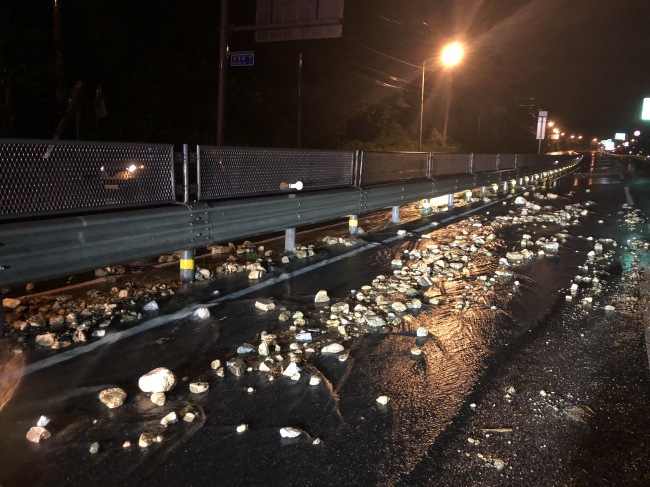 The photo on Aug. 30, captures rocks scattered on a road in Yangju, Gyeonggi Province, about 25 km north of Seoul, due to rockslides as heavy rains battered the region. (Yonhap)