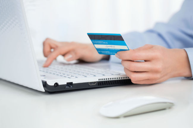 A man makes an online payment (123rf)