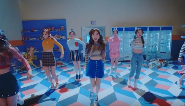 TWICE (YouTube)