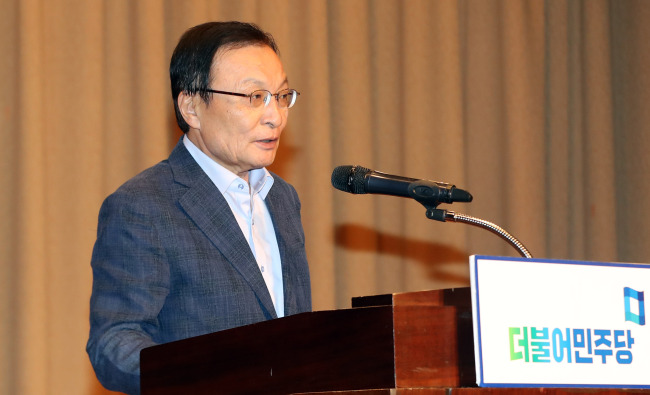 더불어민주당 이해찬 대표가 31일 충남 예산군 리솜스파캐슬 덕산에서 열린 민주당 2018년 정기국회 대비 워크숍에서 인사말하고 있다. (사진=연합뉴스)
