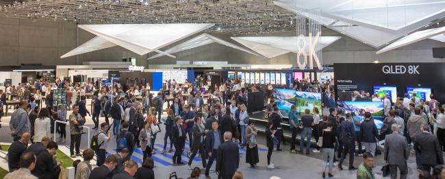 Visitors stroll around Samsung Electronics’ booth at the IFA 2018 in Berlin on Friday. (Samsung Electronics)