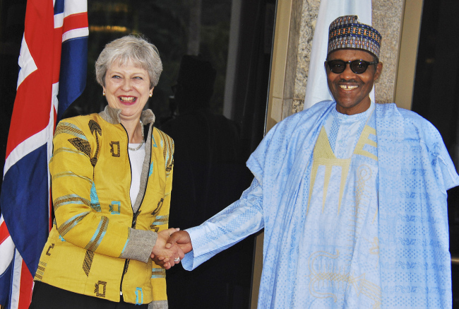 <YONHAP PHOTO-0139> epa06981609 Nigerian President Muhammadu Buhari (R) meets with British Prime Minister Theresa May (L), at the Presidential Villa in Abuja, Nigeria, 29 August 2018. The visit is the first visit by a British Prime Minister to Sub-Saharan Africa since 2013. She is visiting South Africa, Nigeria and Kenya meeting with business leaders and her counterparts in government with a central message of renewed partnership between the UK and Africa. EPA/STR/2018-08-30 00:55:18/ <저작권자 ⓒ 1980-2018 ㈜연합뉴스. 무단 전재 재배포 금지.>
<YONHAP PHOTO-0139> epa06981609 Nigerian President Muhammadu Buhari (R) meets with British Prime Minister Theresa May (L), at the Presidential Villa in Abuja, Nigeria, 29 August 2018. The visit is the first visit by a British Prime Minister to Sub-Saharan Africa since 2013. She is visiting South Africa, Nigeria and Kenya meeting with business leaders and her counterparts in government with a central message of renewed partnership between the UK and Africa. EPA/STR/2018-08-30 00:55:18/ <저작권자 ⓒ 1980-2018 ㈜연합뉴스. 무단 전재 재배포 금지.>
<YONHAP PHOTO-0139> epa06981609 Nigerian President Muhammadu Buhari (R) meets with British Prime Minister Theresa May (L), at the Presidential Villa in Abuja, Nigeria, 29 August 2018. The visit is the first visit by a British Prime Minister to Sub-Saharan Africa since 2013. She is visiting South Africa, Nigeria and Kenya meeting with business leaders and her counterparts in government with a central message of renewed partnership between the UK and Africa. EPA/STR/2018-08-30 00:55:18/ <저작권자 ⓒ 1980-2018 ㈜연합뉴스. 무단 전재 재배포 금지.>