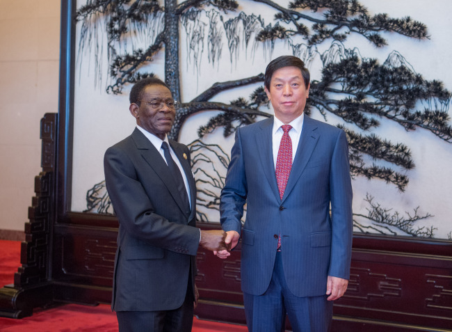 Li Zhanshu(right), a member of the Standing Committee of the Political Bureau of the Communist Party of China. Yonhap