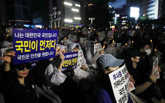 Anti-refugee activists hold a protest in Seoul. Yonhap
