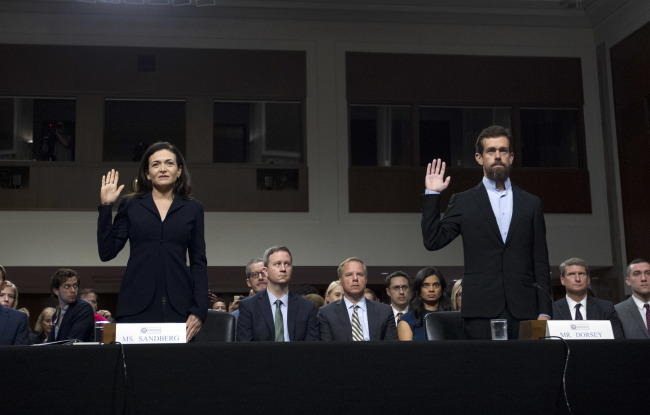 <YONHAP PHOTO-6157> Facebook COO Sheryl Sandberg, left, accompanied by Twitter CEO Jack Dorsey are sworn in before the Senate Intelligence Committee hearing on 'Foreign Influence Operations and Their Use of Social Media Platforms' on Capitol Hill, Wednesday, Sept. 5, 2018, in Washington. (AP Photo/Jose Luis Magana)/2018-09-05 23:30:35/ <저작권자 ⓒ 1980-2018 ㈜연합뉴스. 무단 전재 재배포 금지.>
<YONHAP PHOTO-6157> Facebook COO Sheryl Sandberg, left, accompanied by Twitter CEO Jack Dorsey are sworn in before the Senate Intelligence Committee hearing on 'Foreign Influence Operations and Their Use of Social Media Platforms' on Capitol Hill, Wednesday, Sept. 5, 2018, in Washington. (AP Photo/Jose Luis Magana)/2018-09-05 23:30:35/ <저작권자 ⓒ 1980-2018 ㈜연합뉴스. 무단 전재 재배포 금지.>