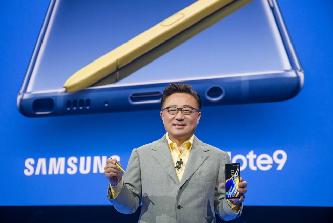 Samsung's mobile business chief Koh Dong-jin poses with the latest Galaxy Note 9 at the phone launch in August.