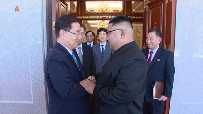 National Security Office chief Chung Eui-yong(left) shakes hands with North Korea's leader Kim Jong-un. Yonhap