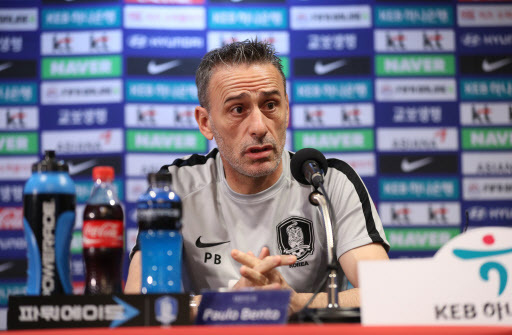 South Korea national football team head coach Paulo Bento speaks during a press conference at Goyang Stadium in Goyang, north of Seoul, on Sept. 6, 2018, one day ahead of his team's friendly football match against Costa Rica. (Yonhap)