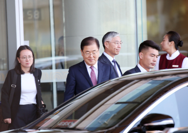 Chung Eui-yong arrives at Beijing (Yonhap)