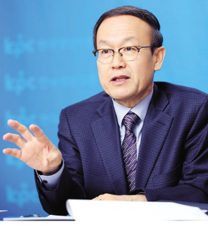 노규성 한국생산성본부 회장이 4차 산업혁명기를 맞아 변화된 생산성 개념에 대해 설명하고 있다.