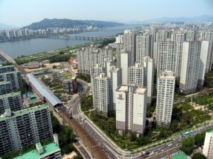 정부가 13일 오후 종합부동산세 강화와 대출 억제 방안을 포함한 고강도 부동산 대책을 발표한다. 사진은 서울 아파트 단지. [헤럴드경제DB]