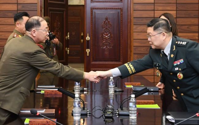 South Korean and North Korean officials hold working-level military talks at the truce village of Panmunjom on Sept. 13, in this photo provided by Seoul's defense ministry. (Yonhap)