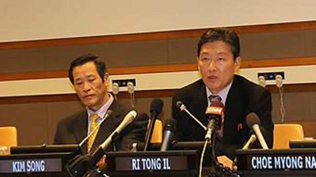 Kim Song (left) as North Korea's mission to the UN. (Yonhap)