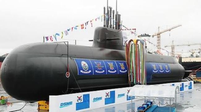 This photo, taken Sept. 14, shows the 3,000-ton diesel-electric air-independent propulsion submarine, named after a prominent South Korean independence fighter, the Dosan Ahn Chang-ho, sitting at the Okpo Shipyard of Daewoo Shipbuilding and Marine Engineering Co. on the southern island of Geoje. (Yonhap)