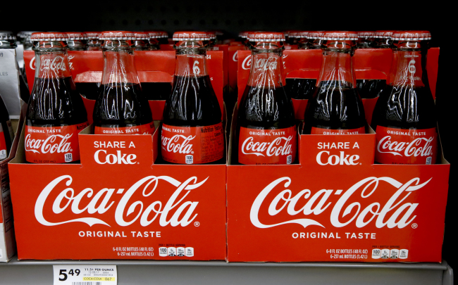 <YONHAP PHOTO-1419> FILE--In this Aug. 8, 2018, file photo, bottles of Coca Cola sit on a shelf in a market in Pittsburgh. The Coca-Cola Company says that it's "closely watching" the growth of the use of a non-psychoactive element of cannabis in wellness drinks. (AP Photo/Gene J. Puskar, file)/2018-09-18 06:13:54/ <저작권자 ⓒ 1980-2018 ㈜연합뉴스. 무단 전재 재배포 금지.>
<YONHAP PHOTO-1419> FILE--In this Aug. 8, 2018, file photo, bottles of Coca Cola sit on a shelf in a market in Pittsburgh. The Coca-Cola Company says that it's "closely watching" the growth of the use of a non-psychoactive element of cannabis in wellness drinks. (AP Photo/Gene J. Puskar, file)/2018-09-18 06:13:54/ <저작권자 ⓒ 1980-2018 ㈜연합뉴스. 무단 전재 재배포 금지.>